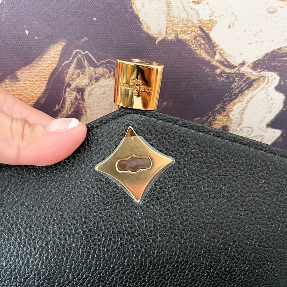 Louis Vuitton Rose Des Vents MM Grained Smooth Calfskin Black Leather Bag - Picture 10 of 15